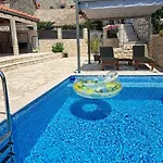 House Tomina With Two Donje Selo na Šolti